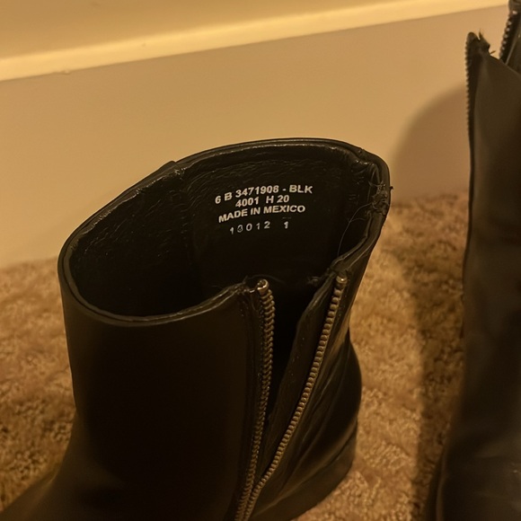 Barely worn Veronica Inside Zip Boot - Picture 5 of 7